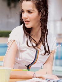 服装:“衫”情季节给优雅加点酷